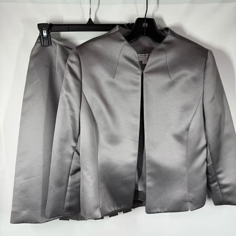 Tahari Arthur S Levine Metallic Silver Skirt Suit Set Size 8 Petite